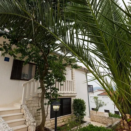 In Okrug Gornji With Sea View, Balcony, Air Conditioning, Wifi 5165-1 *