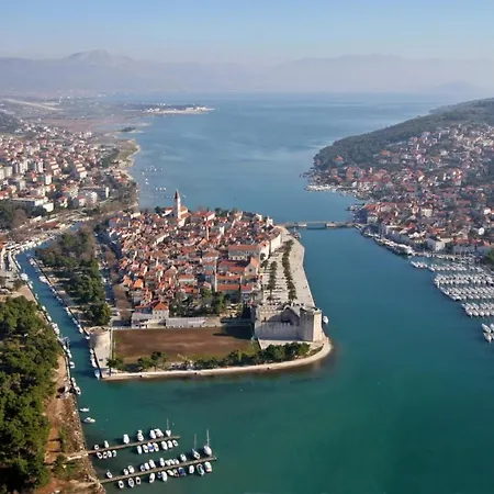 In Okrug Gornji With Sea View, Balcony, Air Conditioning, Wifi 5165-1