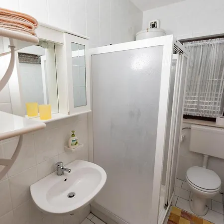 In Okrug Gornji With Sea View, Balcony, Air Conditioning, Wifi 5165-1 公寓 特罗吉尔