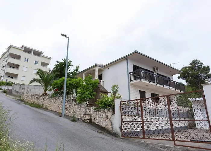 In Okrug Gornji With Sea View, Balcony, Air Conditioning, Wifi 5165-1 Apartman