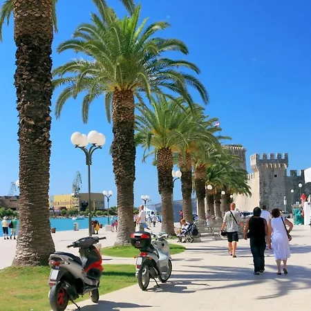 In Okrug Gornji With Sea View, Balcony, Air Conditioning, Wifi 5165-1 Apartmán Trogir