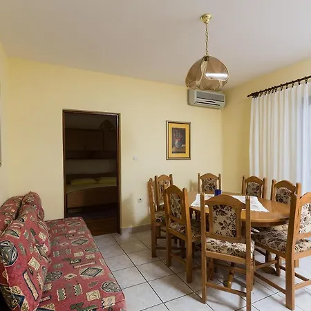 In Okrug Gornji With Sea View, Balcony, Air Conditioning, Wifi 5165-1