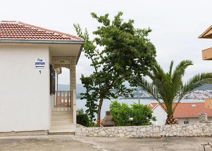 In Okrug Gornji With Sea View, Balcony, Air Conditioning, Wifi 5165-1 *