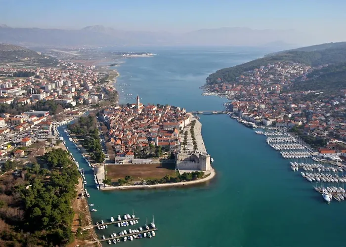 In Okrug Gornji With Sea View, Balcony, Air Conditioning, Wifi 5165-1