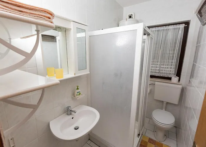In Okrug Gornji With Sea View, Balcony, Air Conditioning, Wifi 5165-1 公寓 特罗吉尔